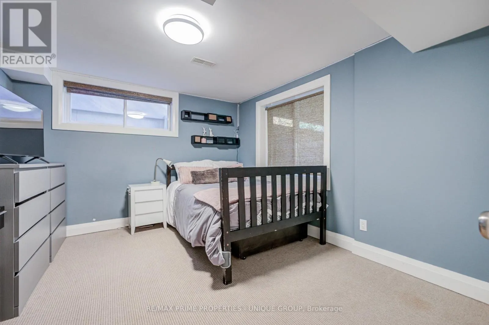 24 CEDARBANK CRESCENT