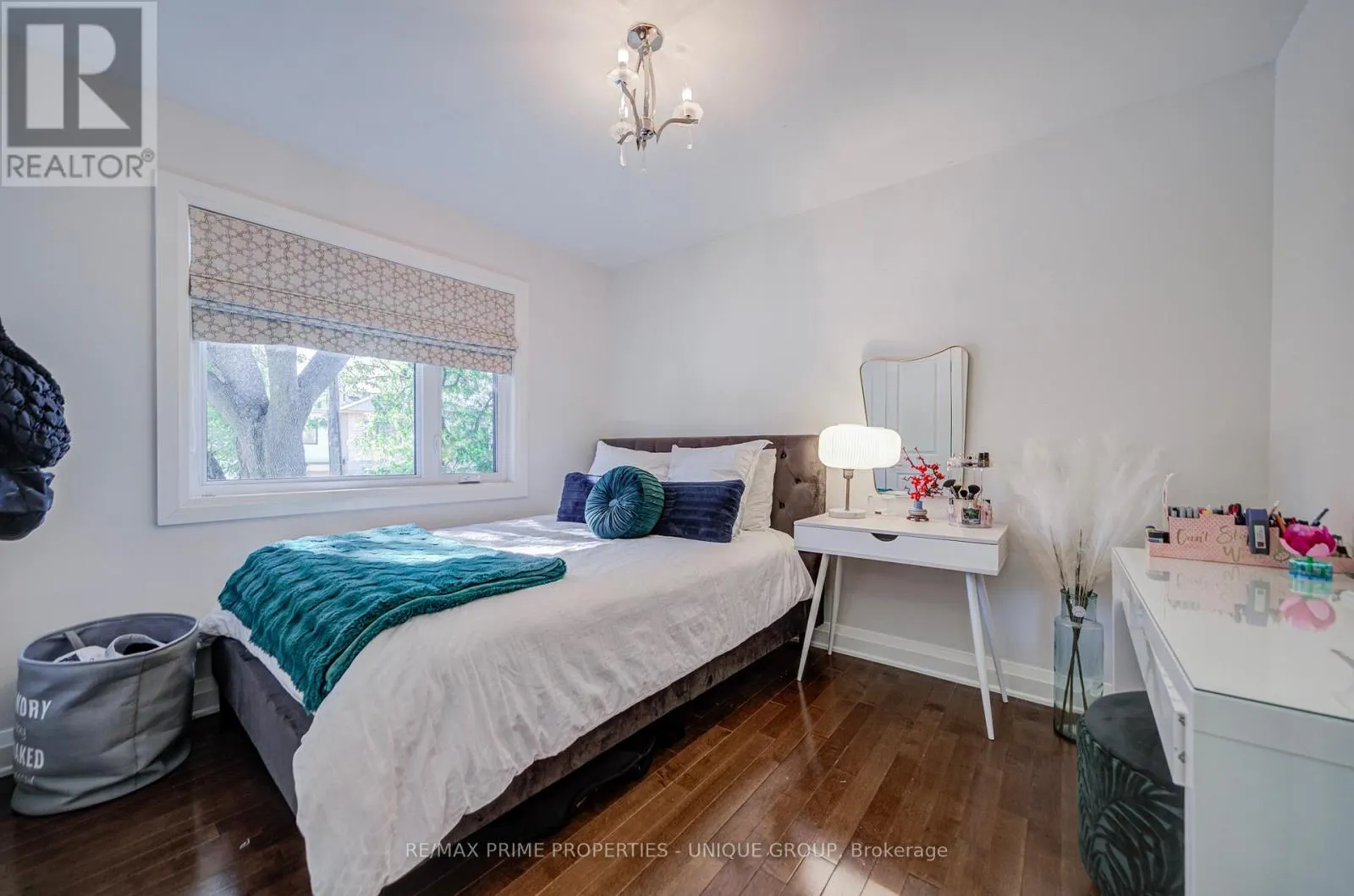 24 CEDARBANK CRESCENT