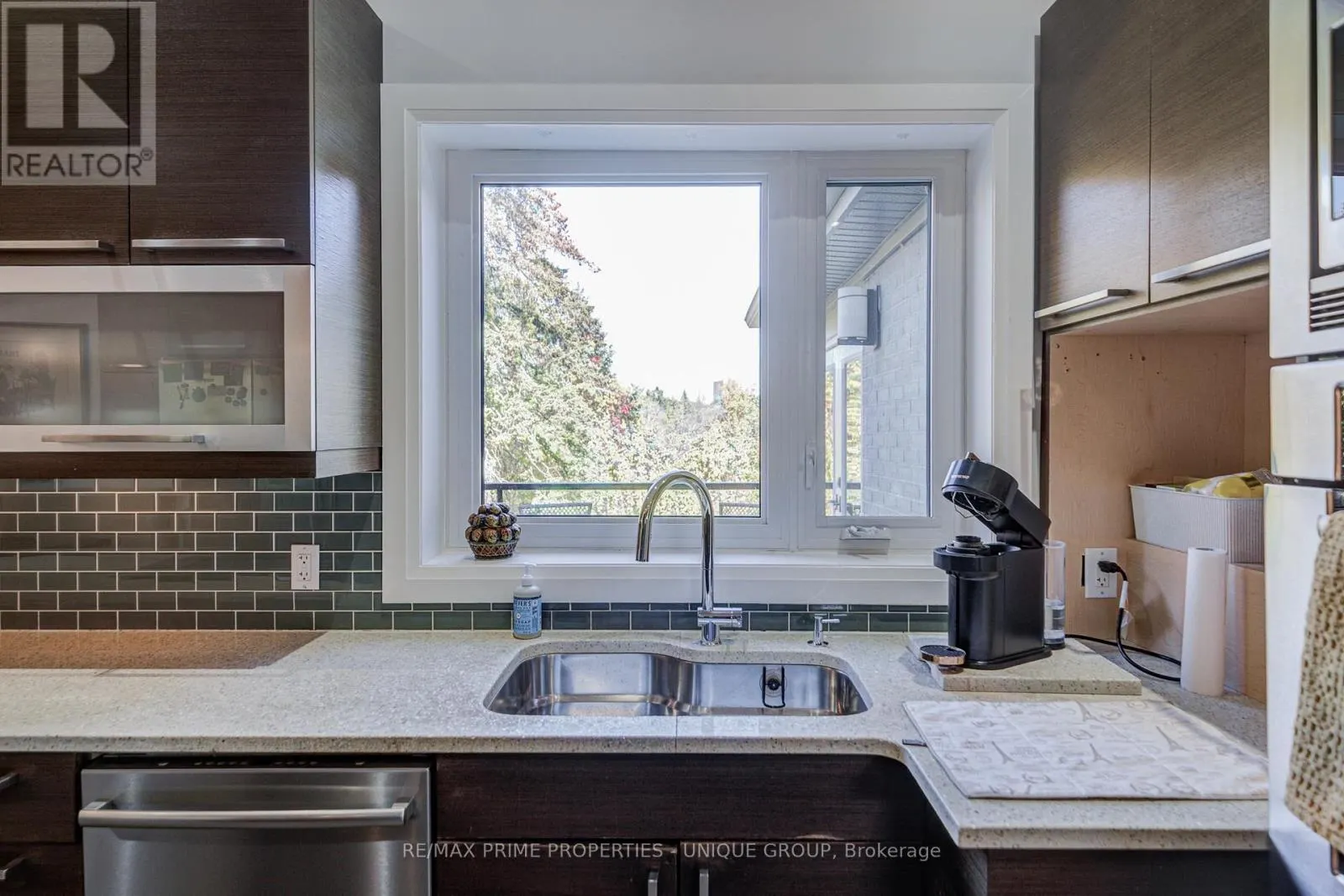 24 CEDARBANK CRESCENT