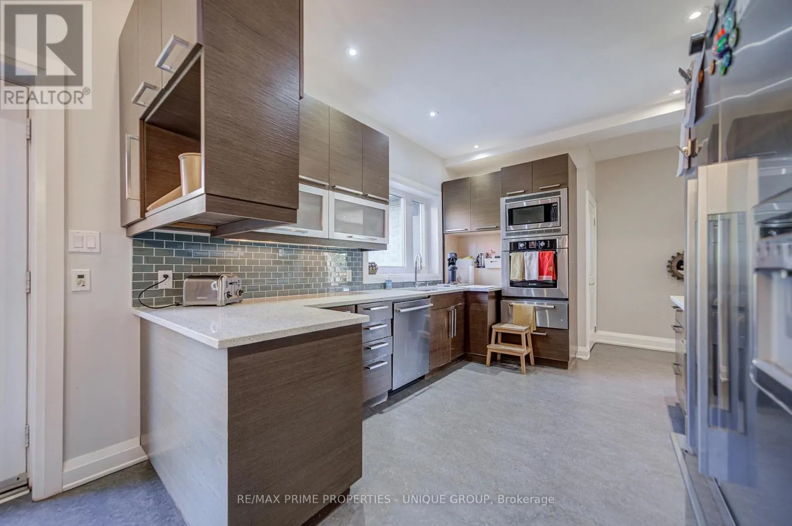 24 CEDARBANK CRESCENT