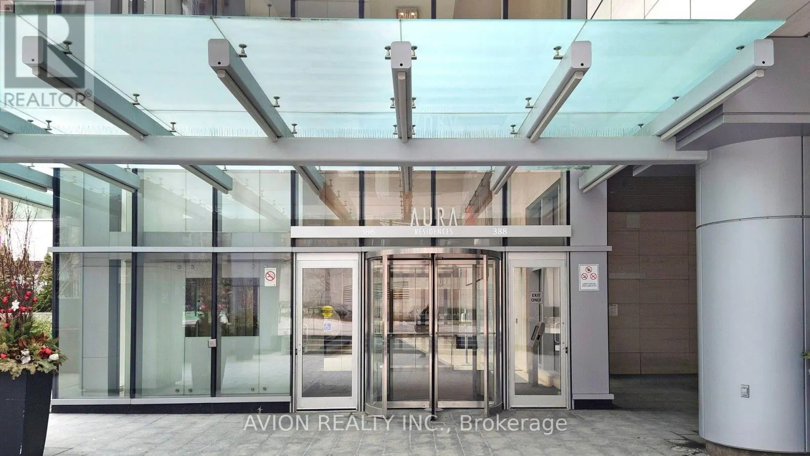 5716 - 386 YONGE STREET