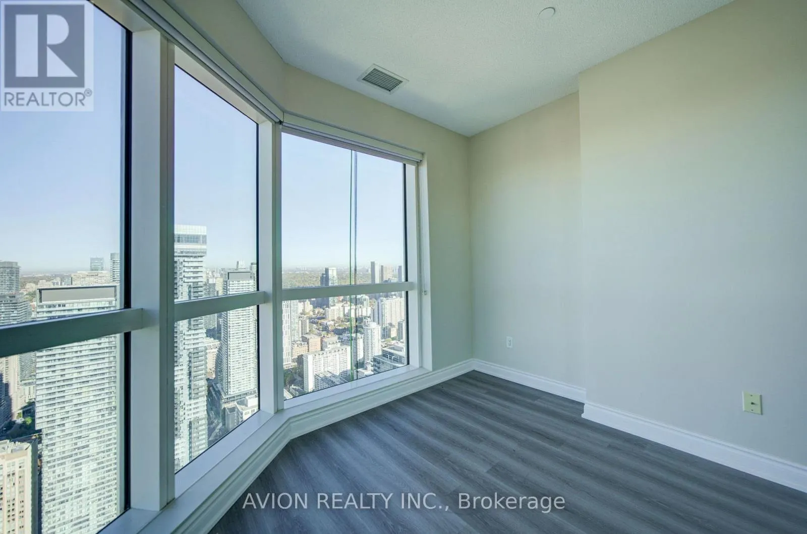 5716 - 386 YONGE STREET