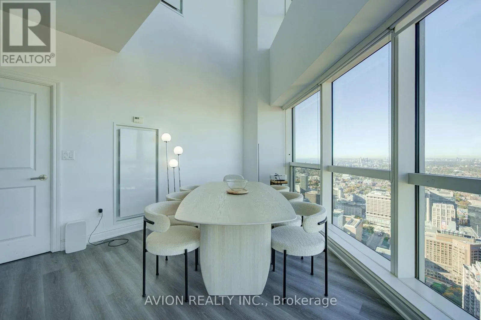 5716 - 386 YONGE STREET
