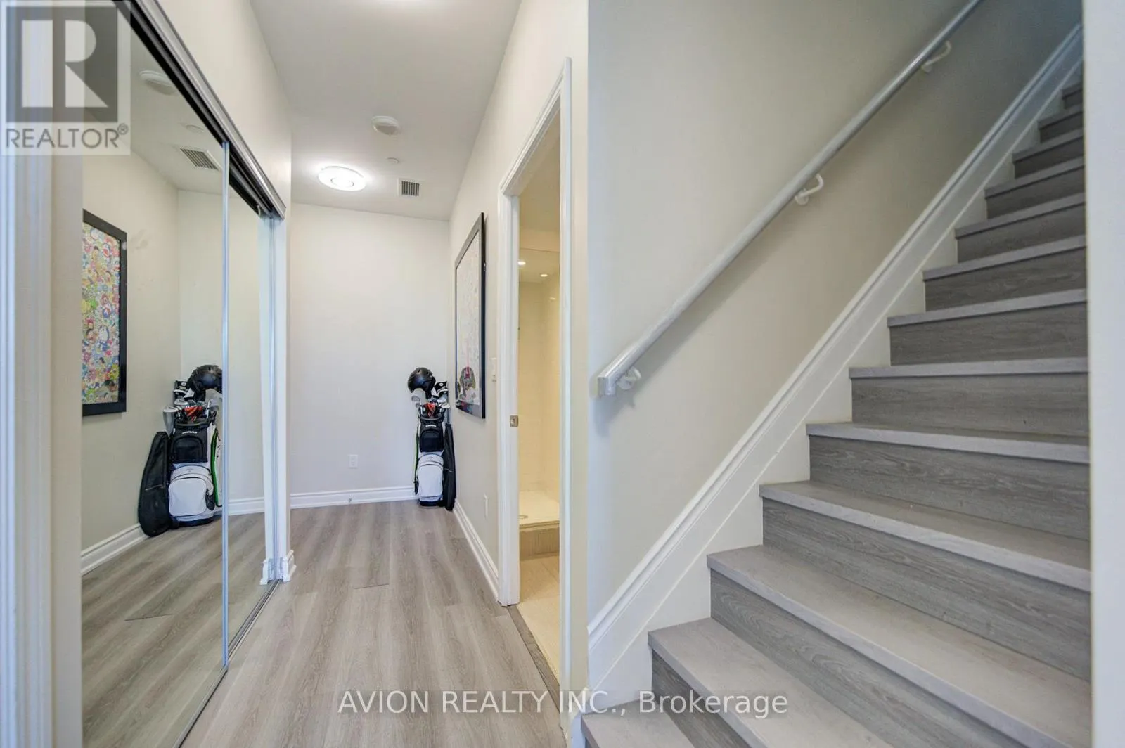 5716 - 386 YONGE STREET