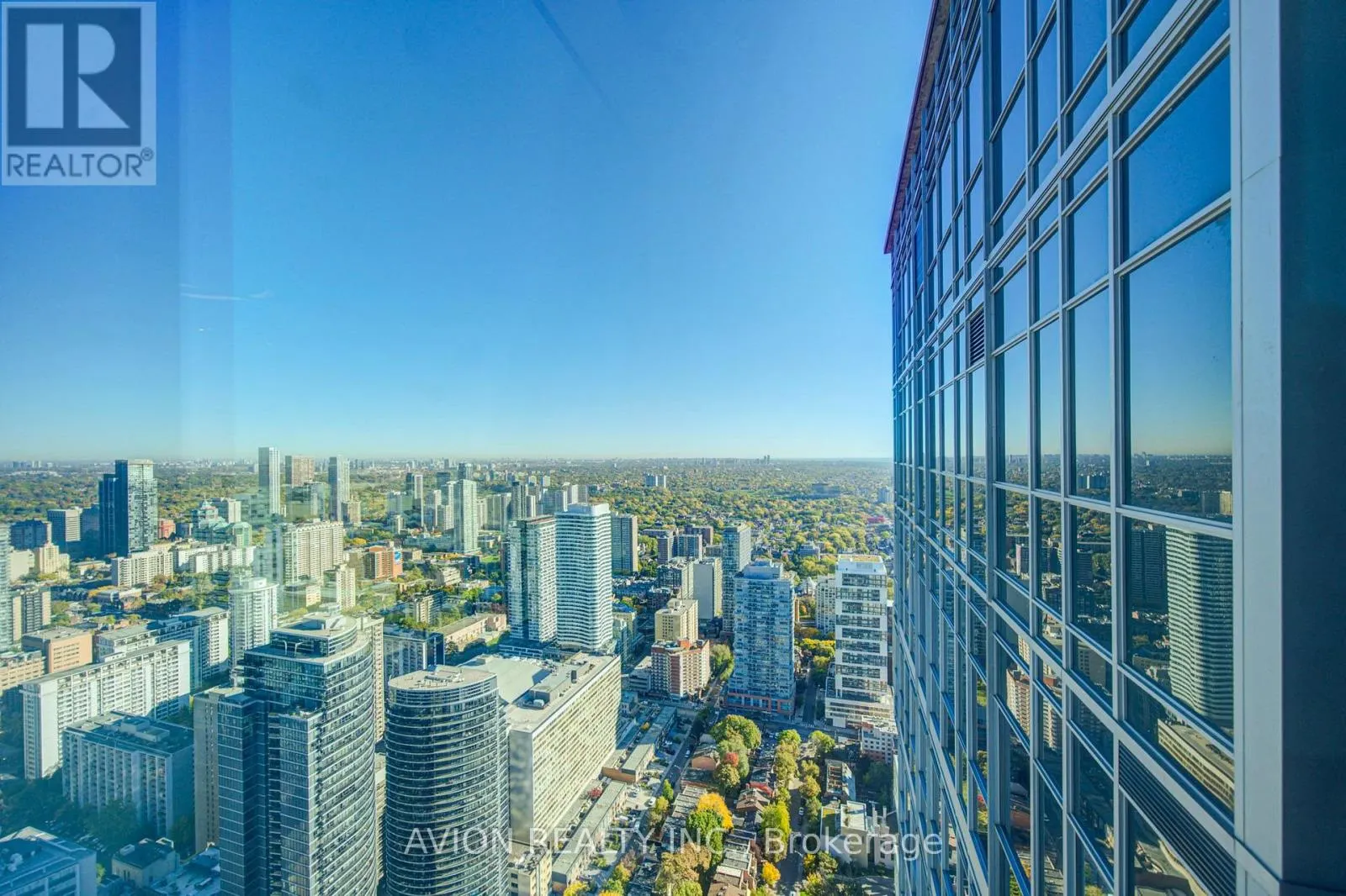 5716 - 386 YONGE STREET