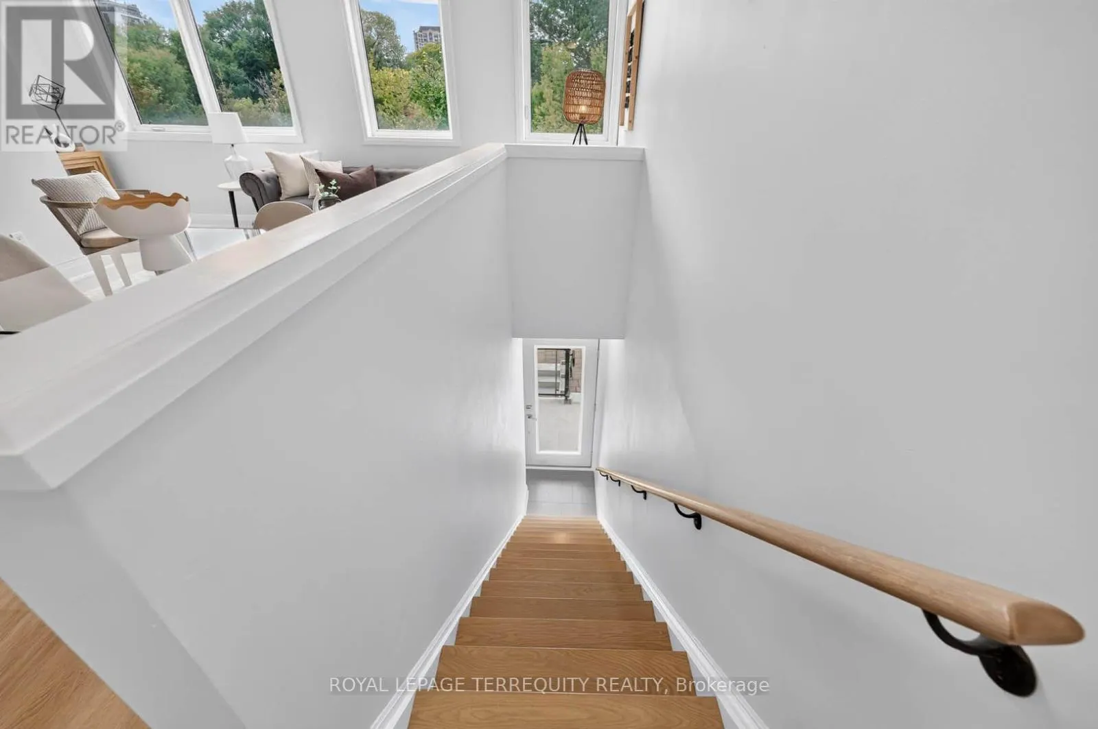 16 - 780 SHEPPARD AVENUE E