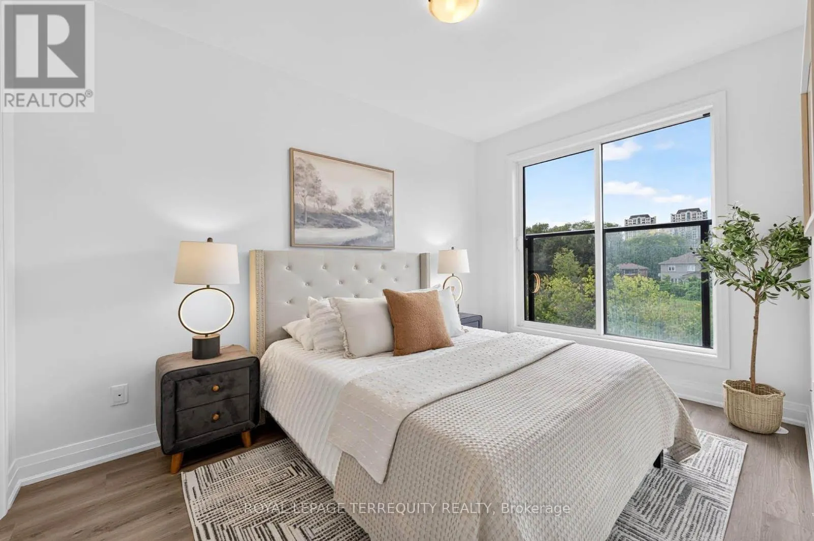 16 - 780 SHEPPARD AVENUE E
