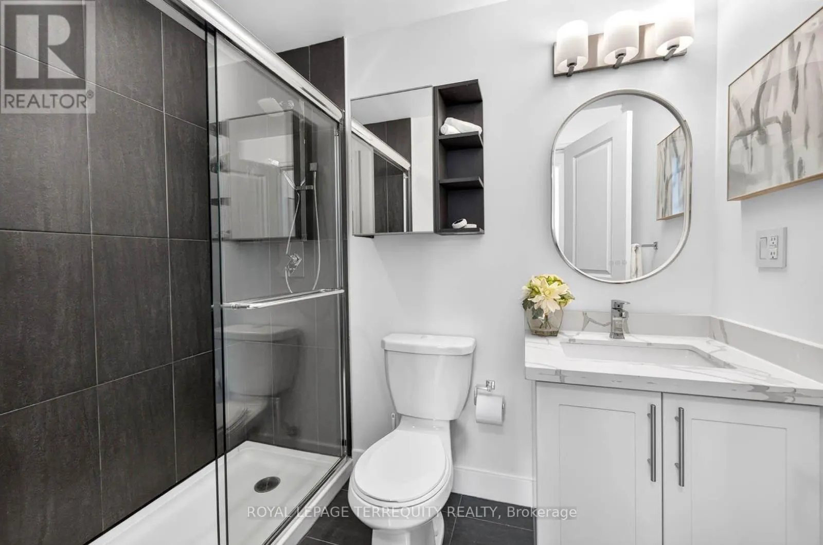 16 - 780 SHEPPARD AVENUE E