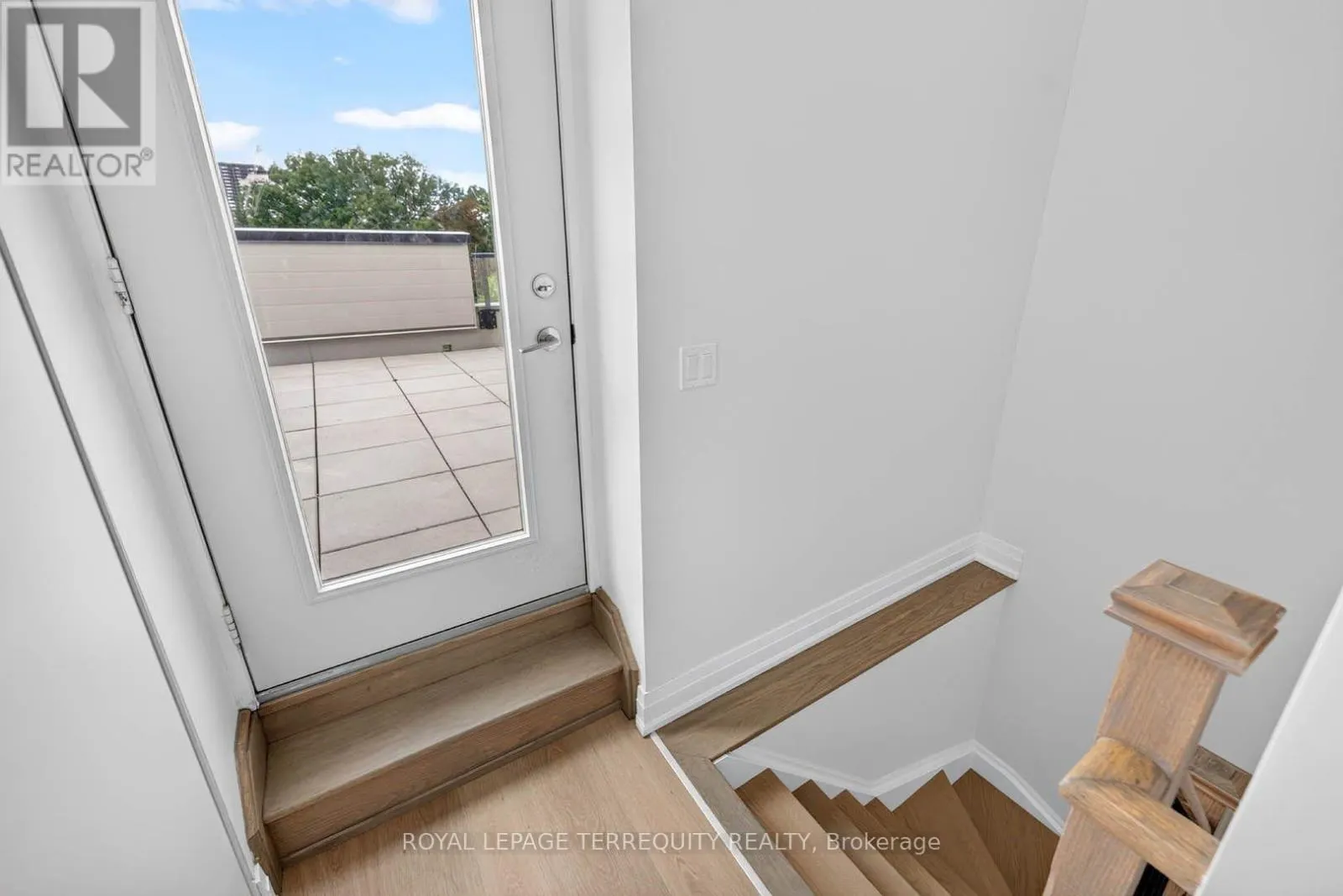 16 - 780 SHEPPARD AVENUE E
