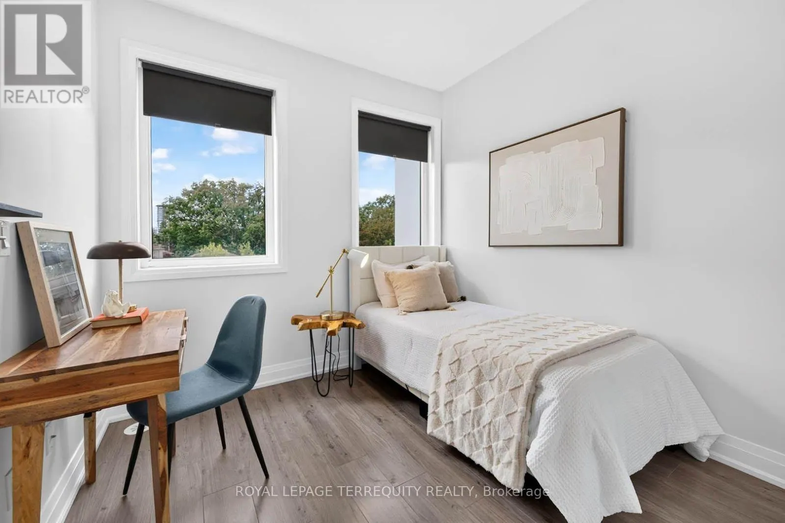 16 - 780 SHEPPARD AVENUE E