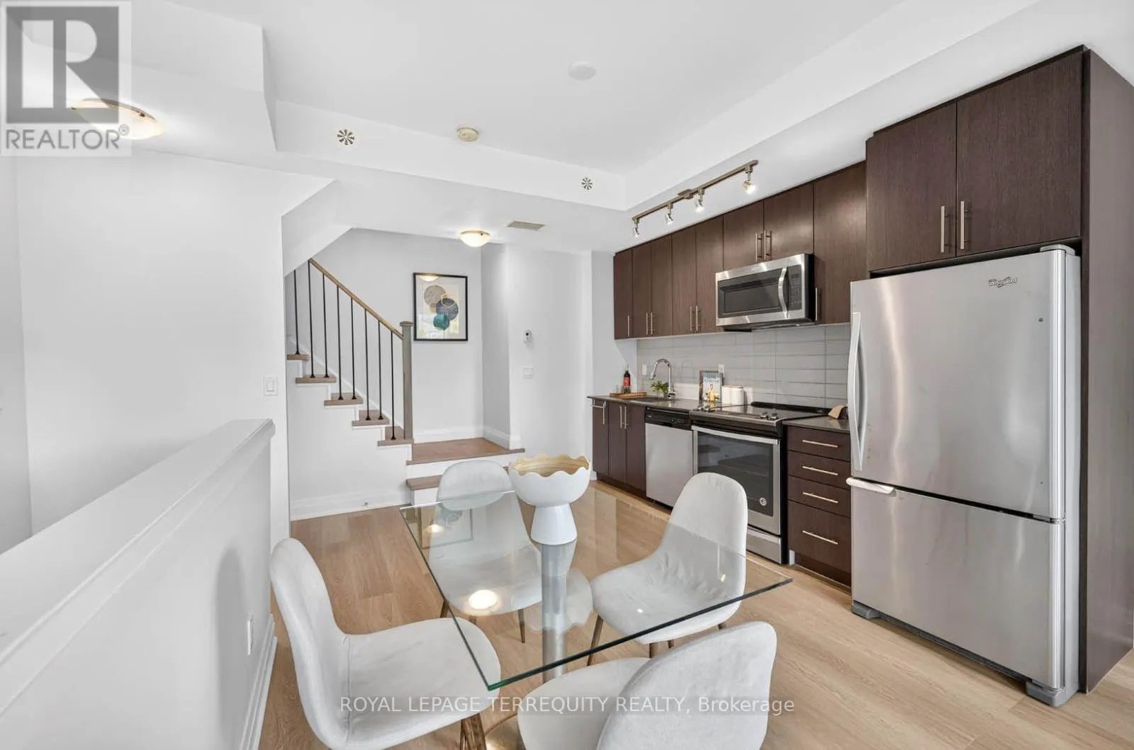 16 - 780 SHEPPARD AVENUE E