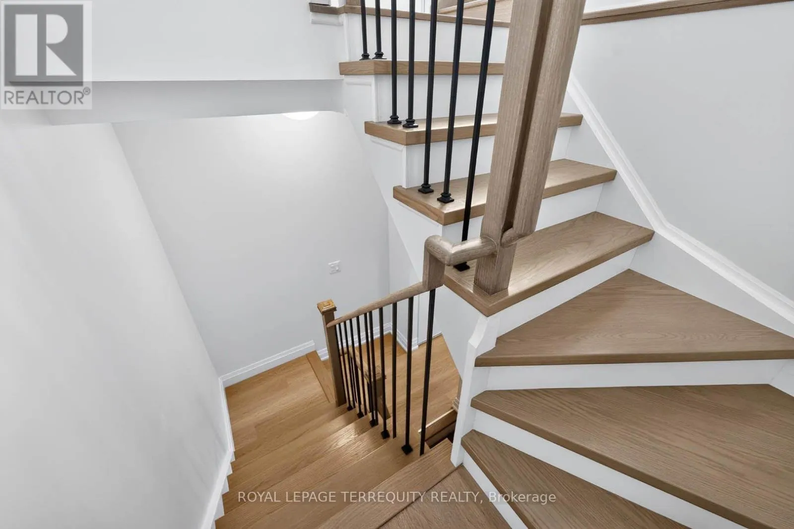 16 - 780 SHEPPARD AVENUE E