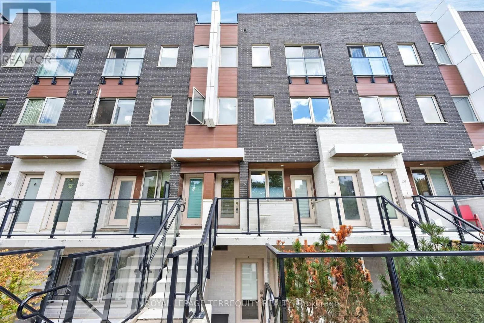 16 - 780 SHEPPARD AVENUE E