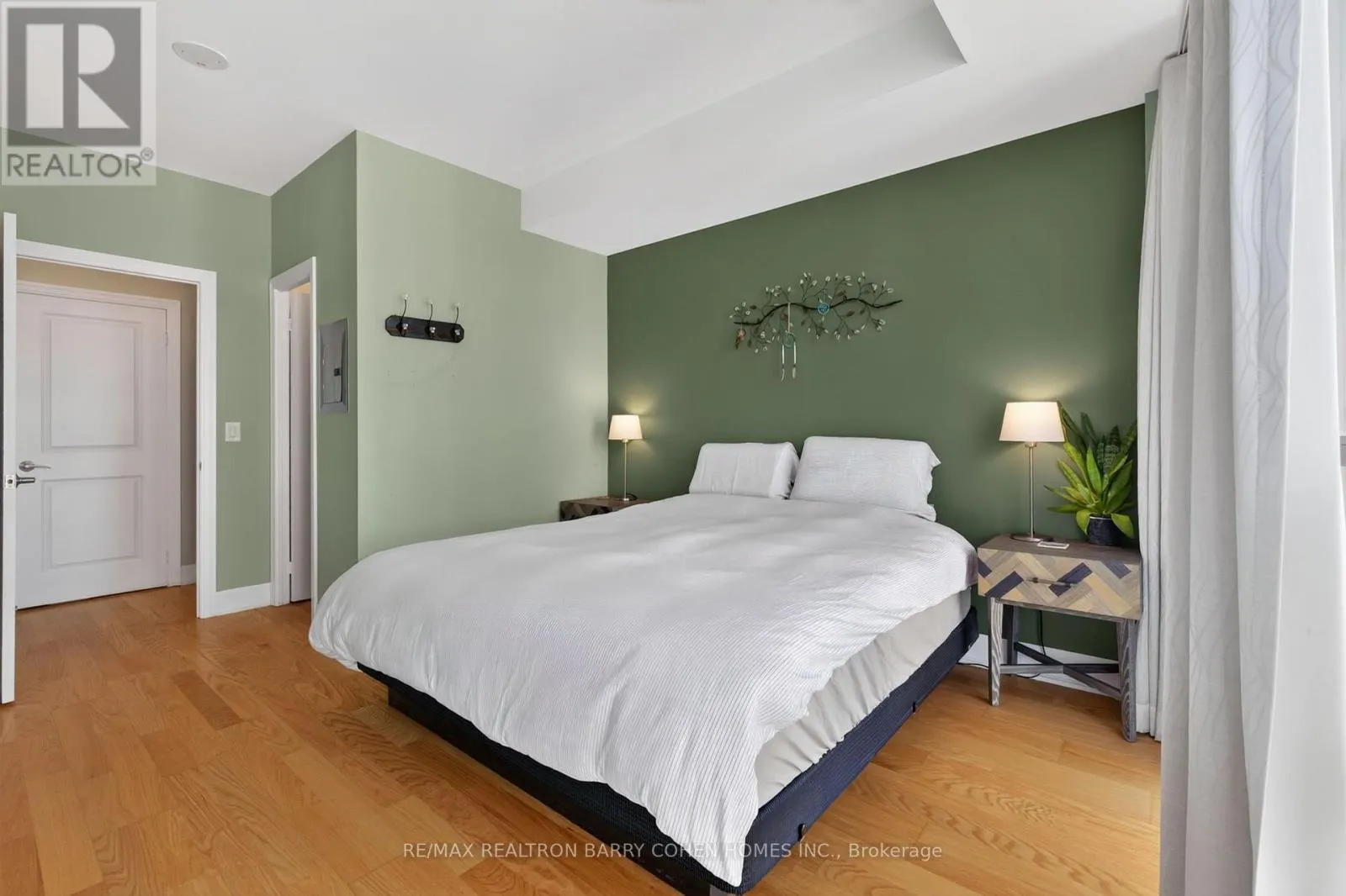 1404 - 500 ST CLAIR AVENUE W