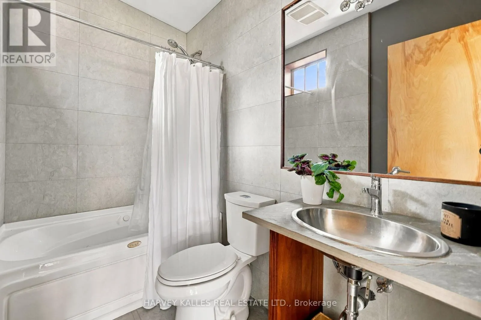 41 HURLINGHAM CRESCENT