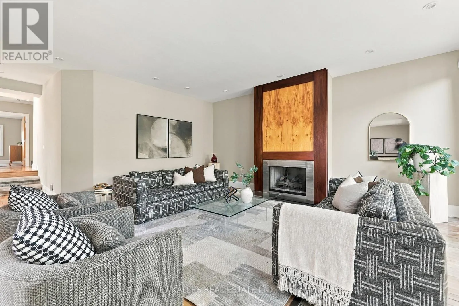 41 HURLINGHAM CRESCENT