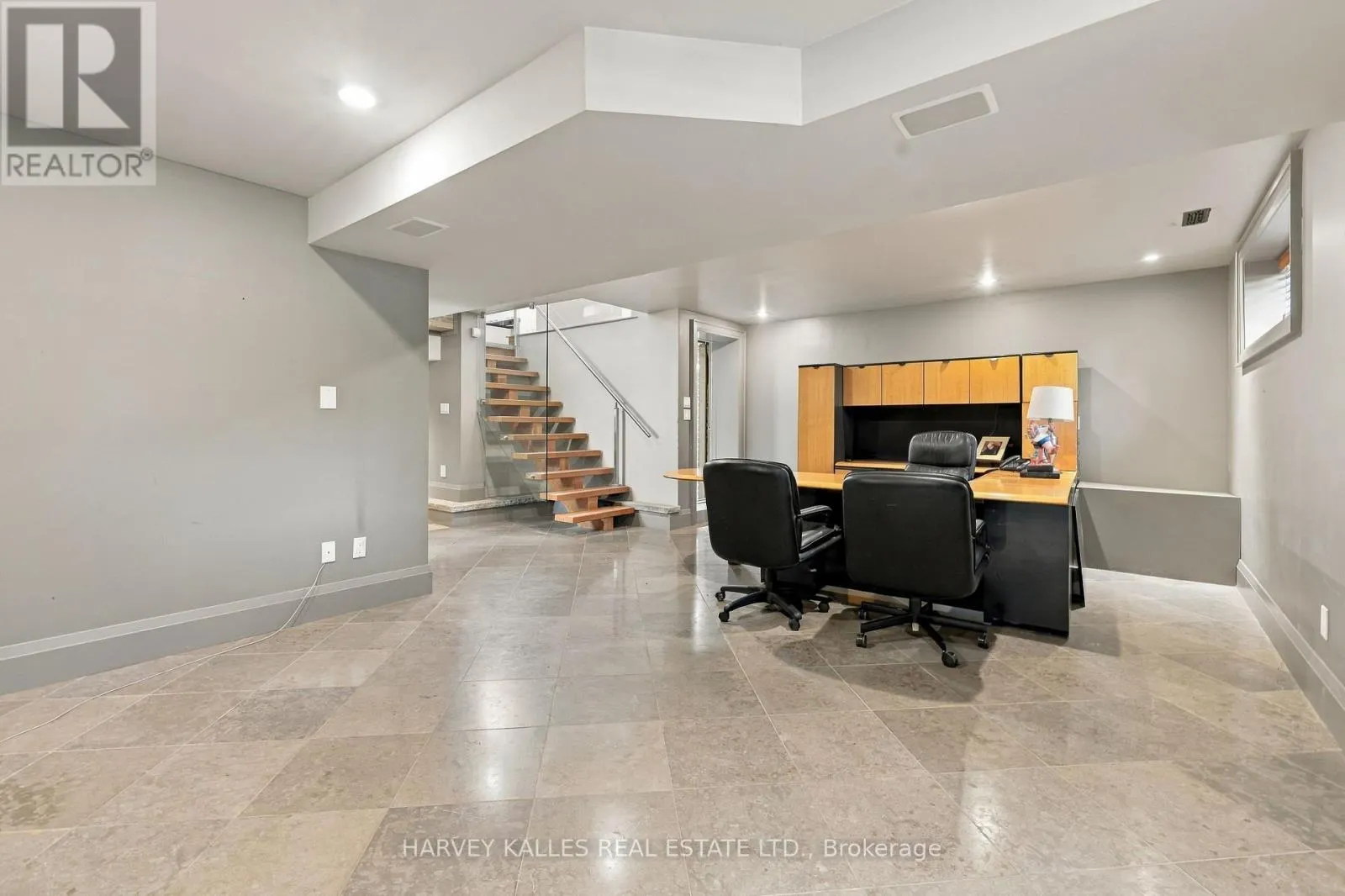 41 HURLINGHAM CRESCENT
