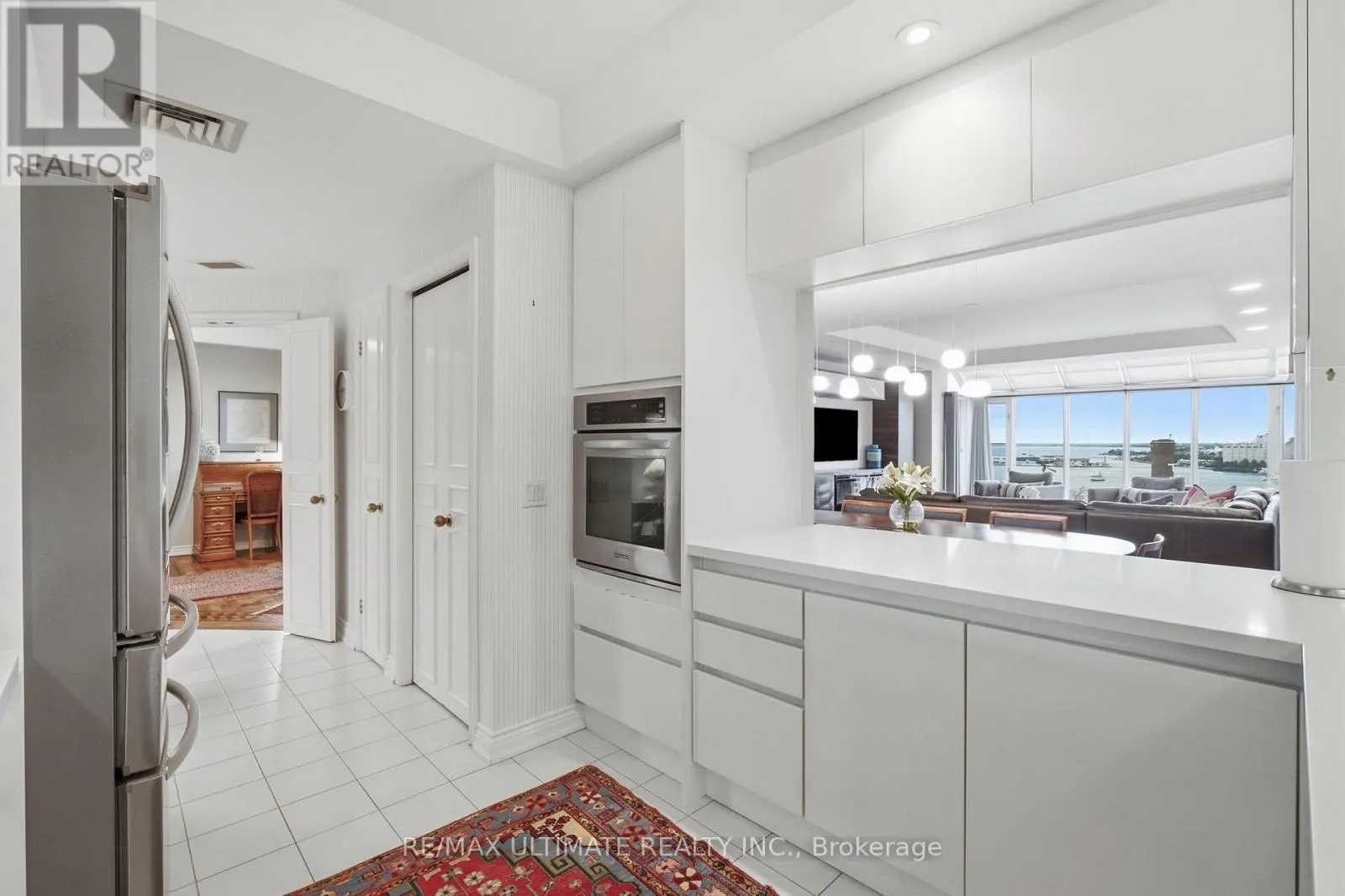 1105 - 211 QUEENS QUAY W