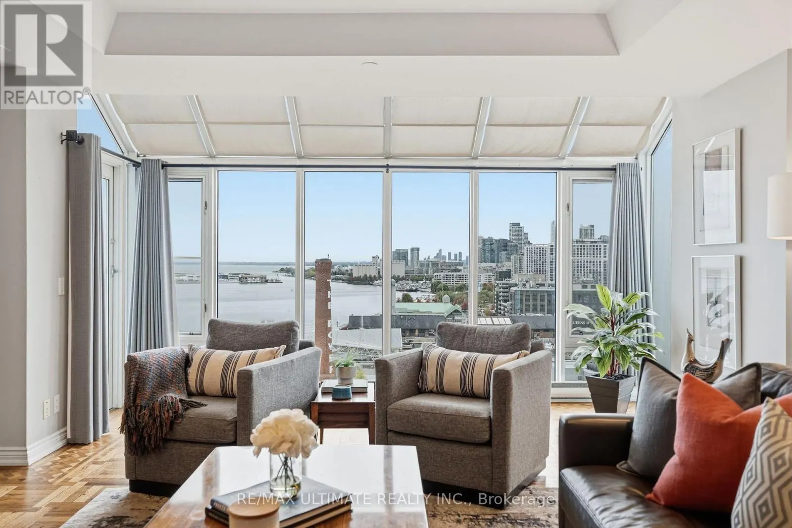 1105 - 211 QUEENS QUAY W