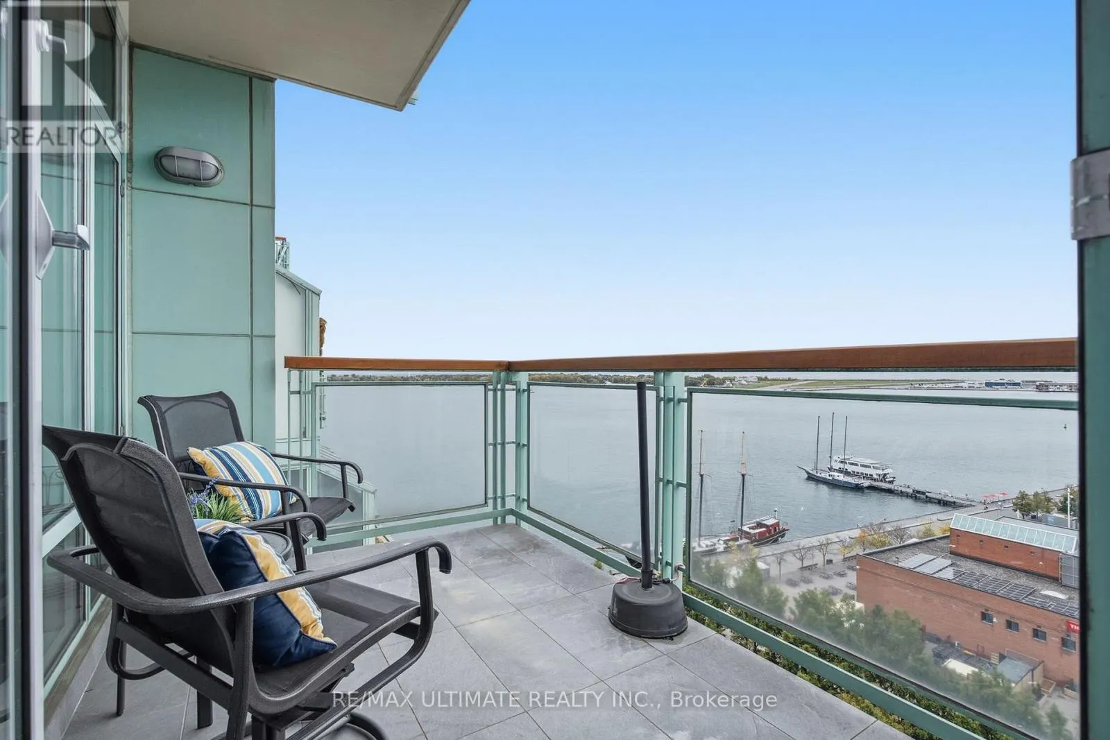 1105 - 211 QUEENS QUAY W