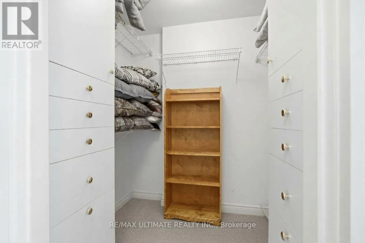 1105 - 211 QUEENS QUAY W
