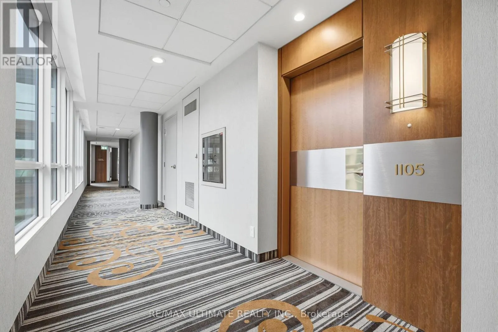 1105 - 211 QUEENS QUAY W