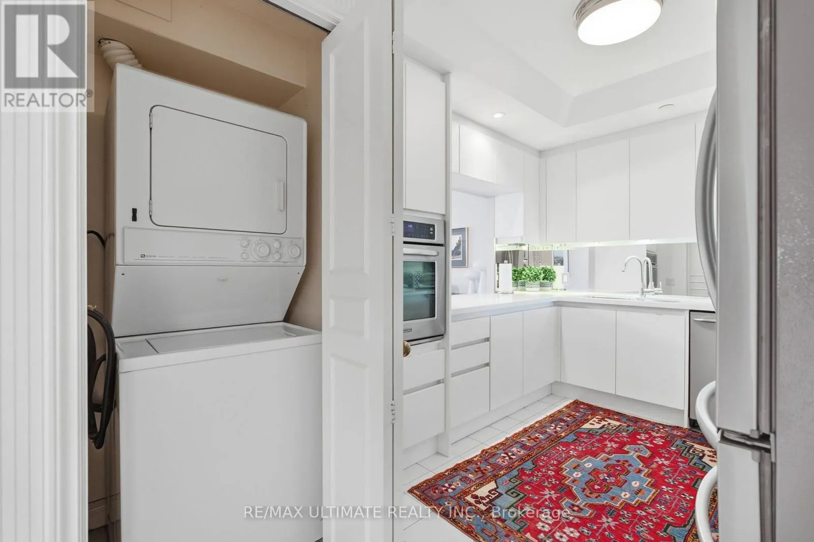 1105 - 211 QUEENS QUAY W
