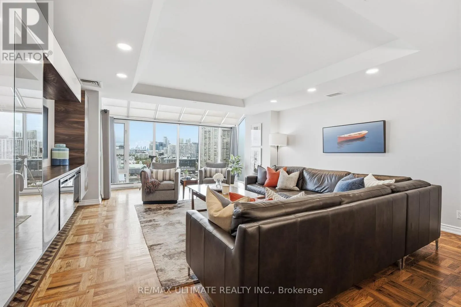 1105 - 211 QUEENS QUAY W