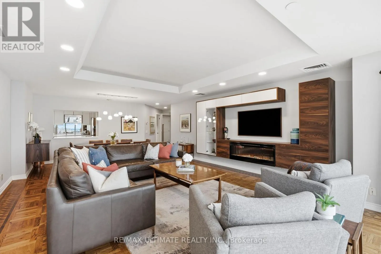 1105 - 211 QUEENS QUAY W