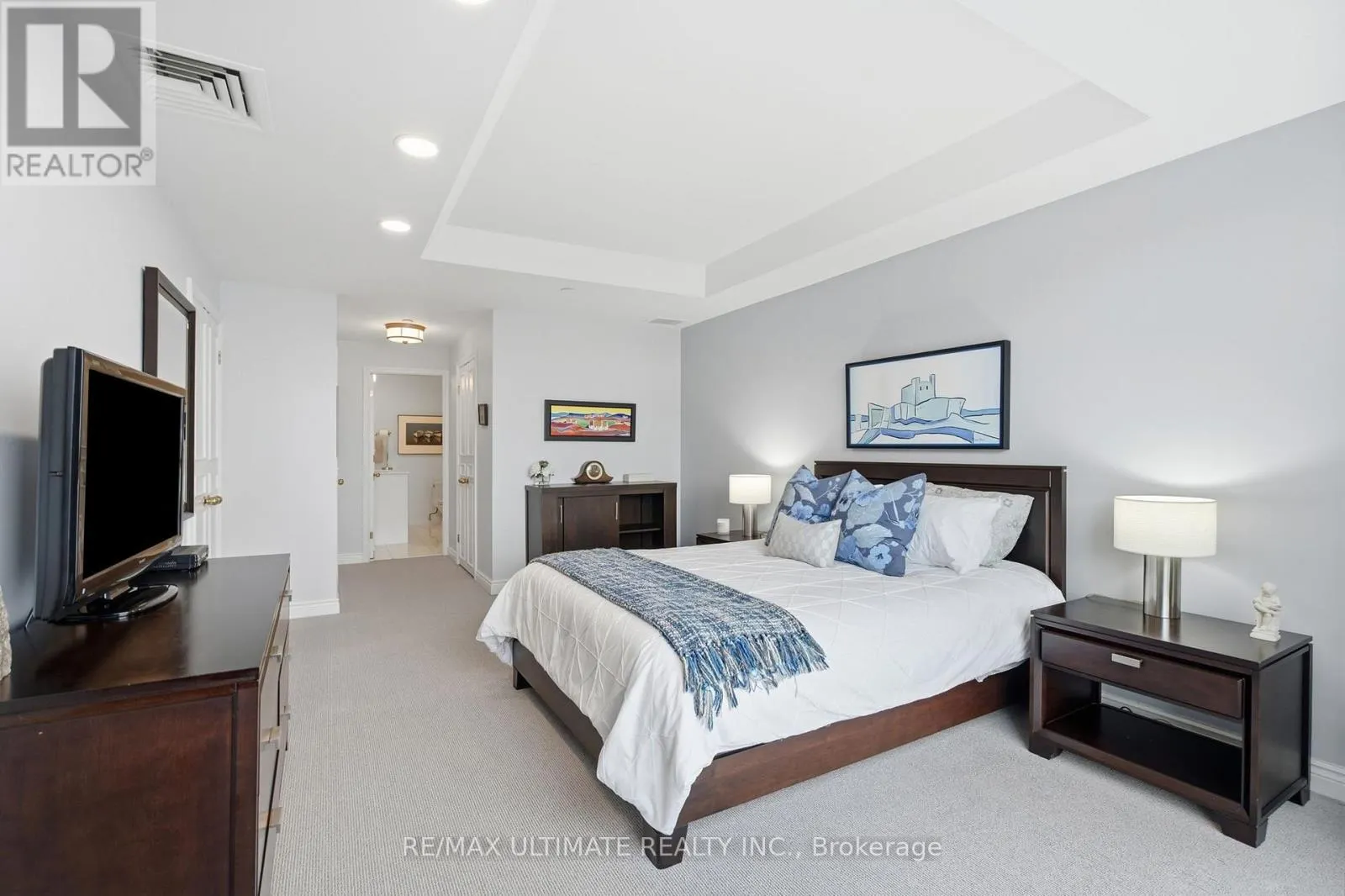 1105 - 211 QUEENS QUAY W