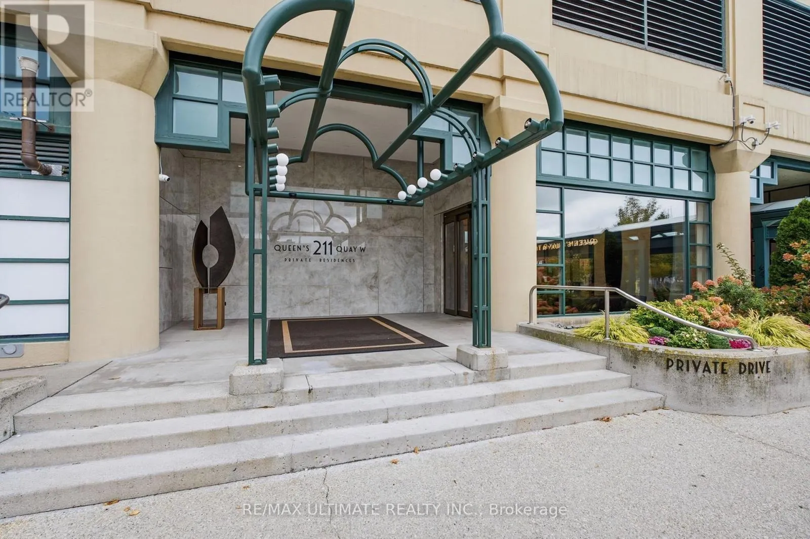 1105 - 211 QUEENS QUAY W