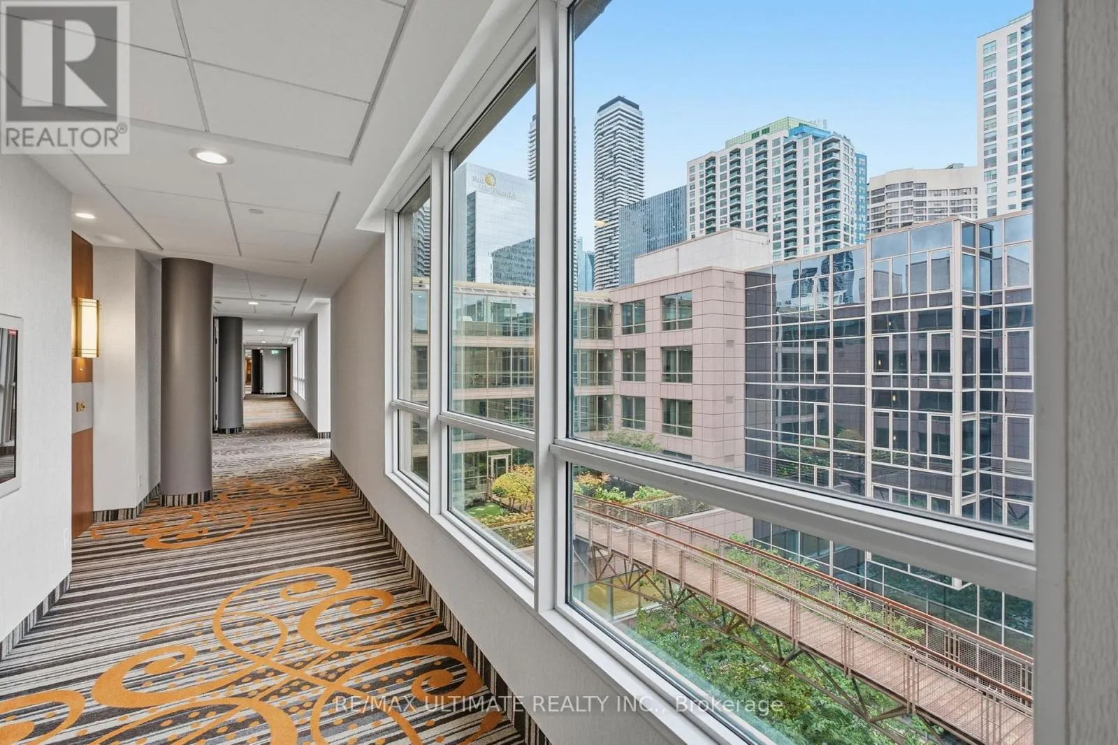 1105 - 211 QUEENS QUAY W