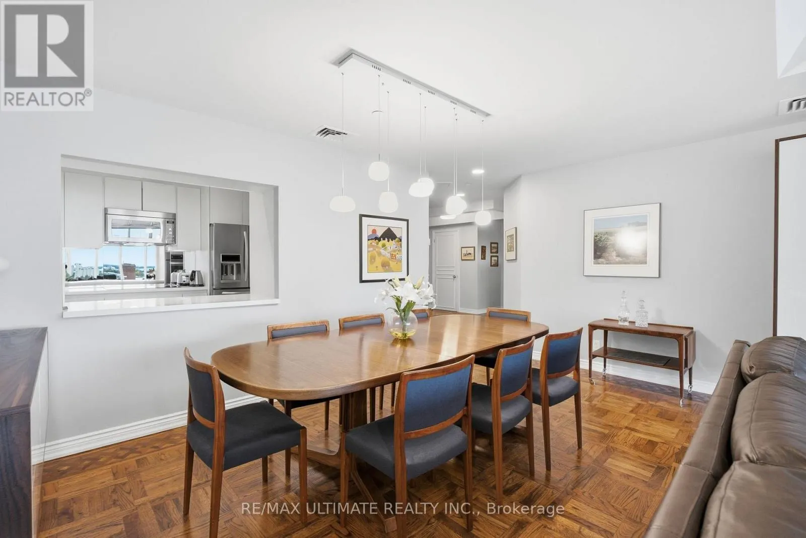 1105 - 211 QUEENS QUAY W