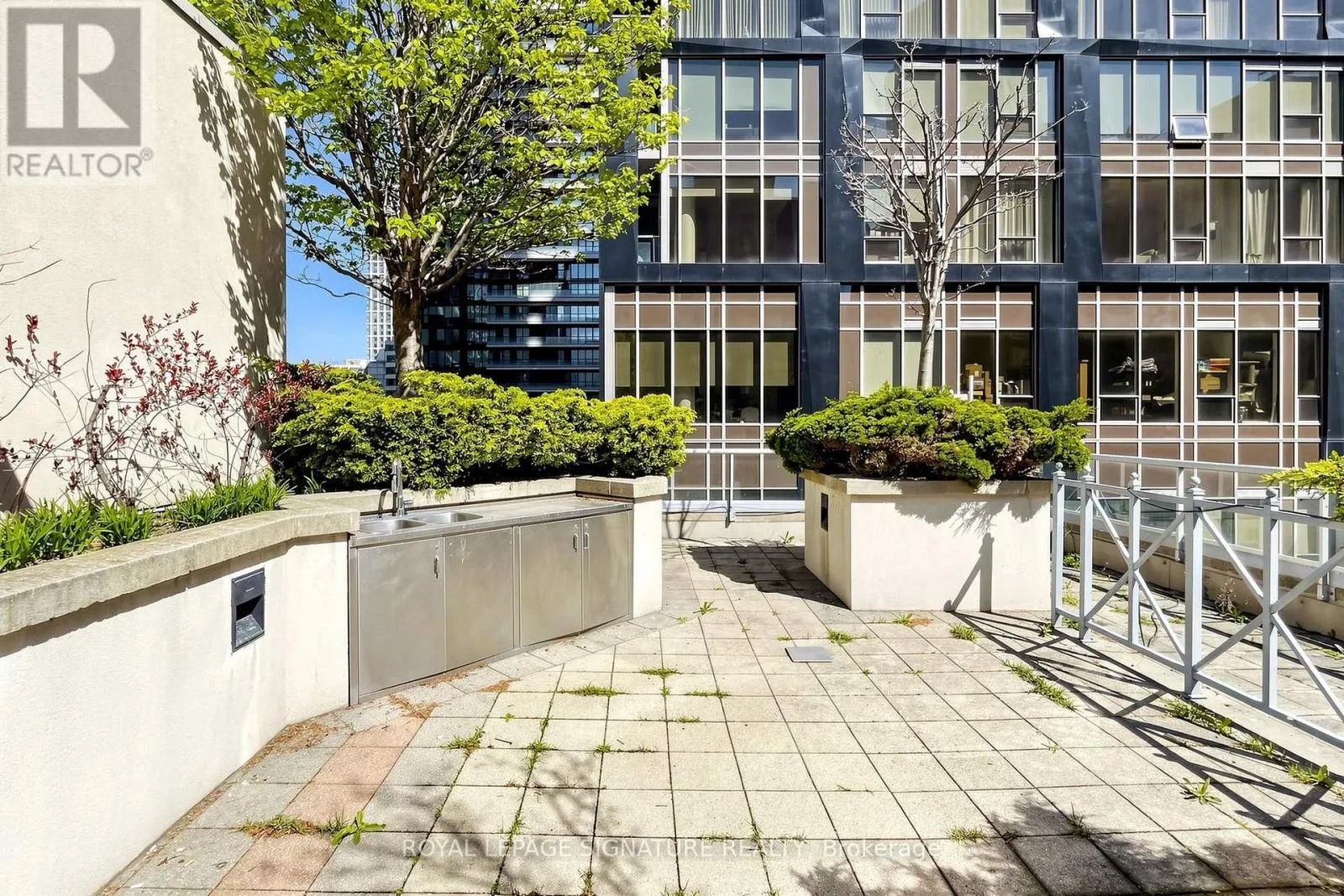 313 - 270 WELLINGTON STREET W