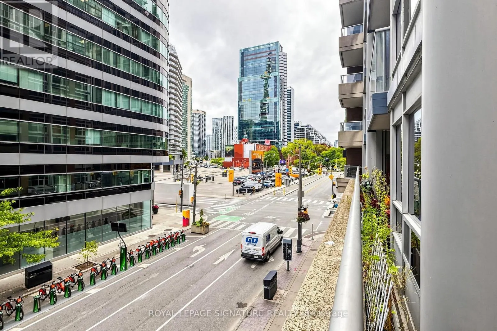 313 - 270 WELLINGTON STREET W
