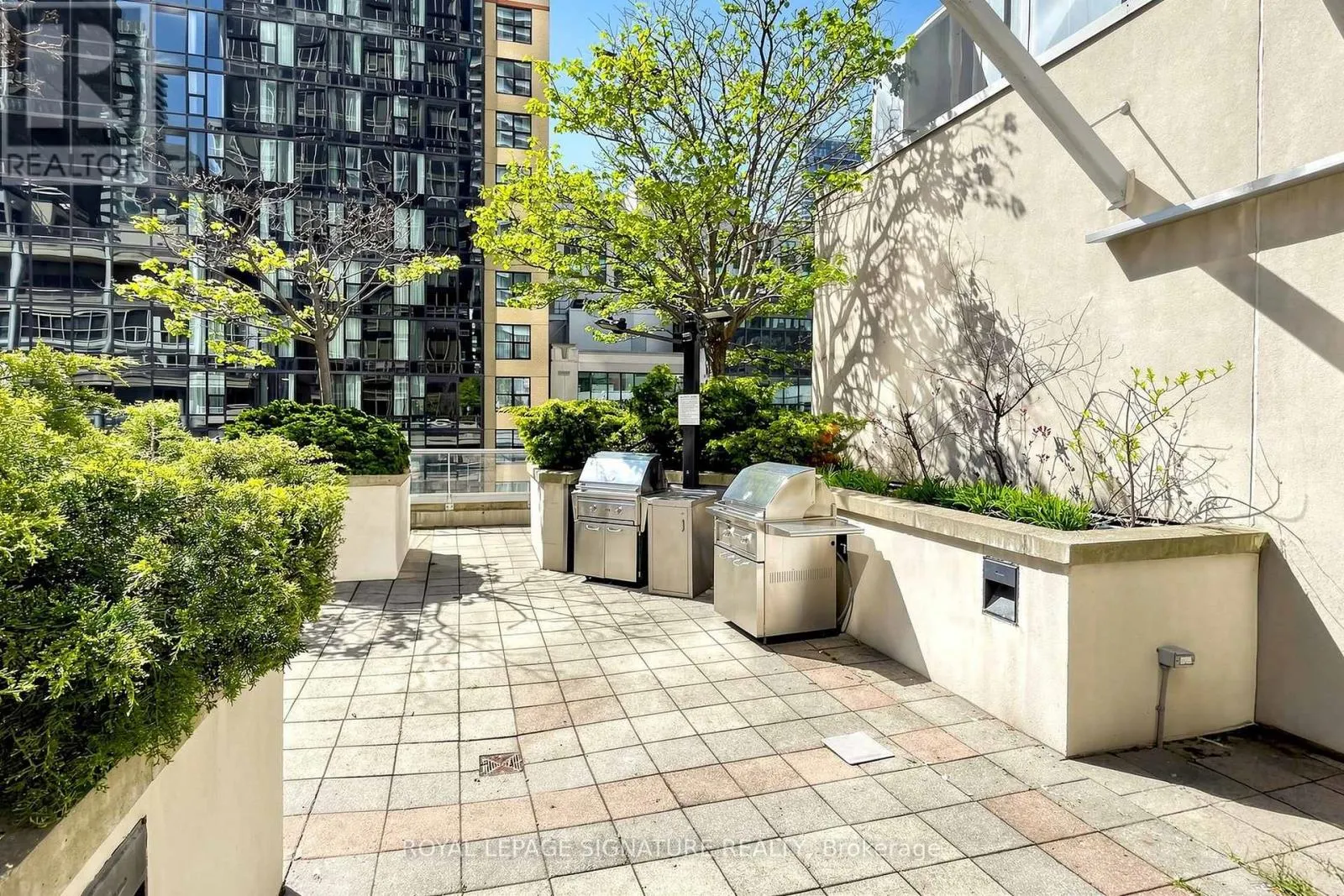 313 - 270 WELLINGTON STREET W