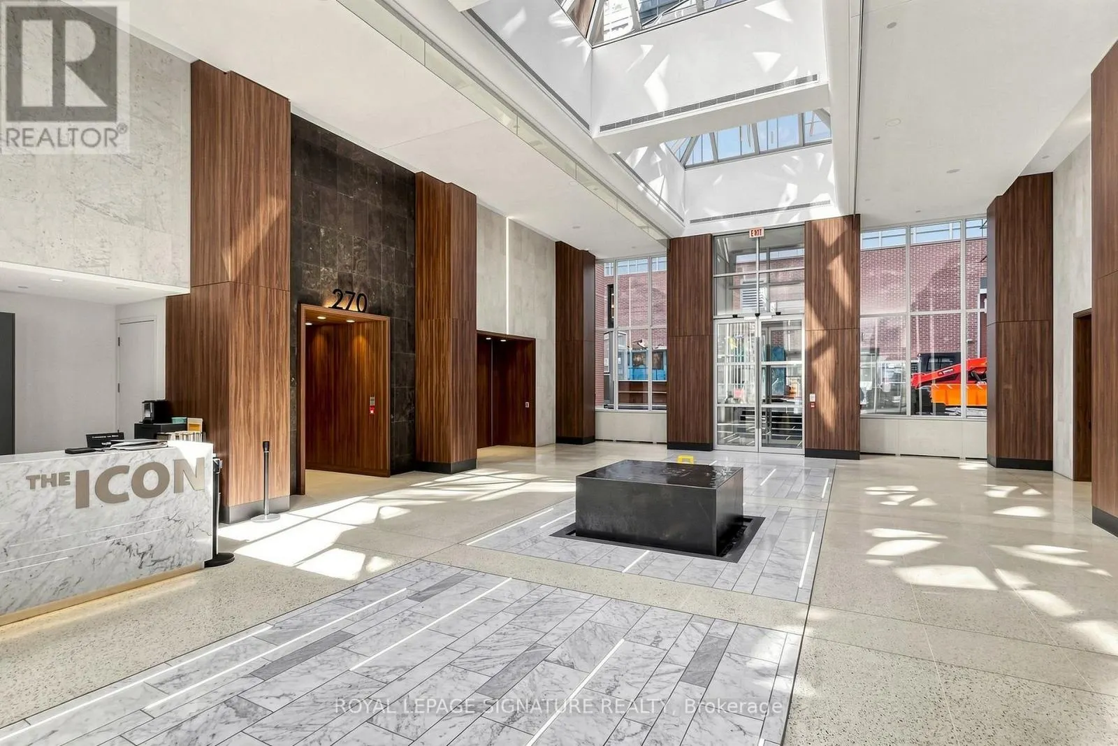 313 - 270 WELLINGTON STREET W
