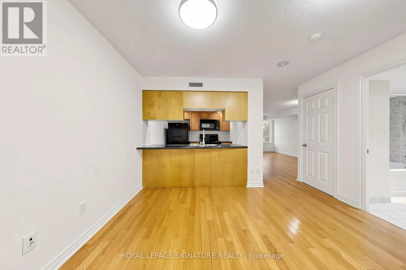 313 - 270 WELLINGTON STREET W