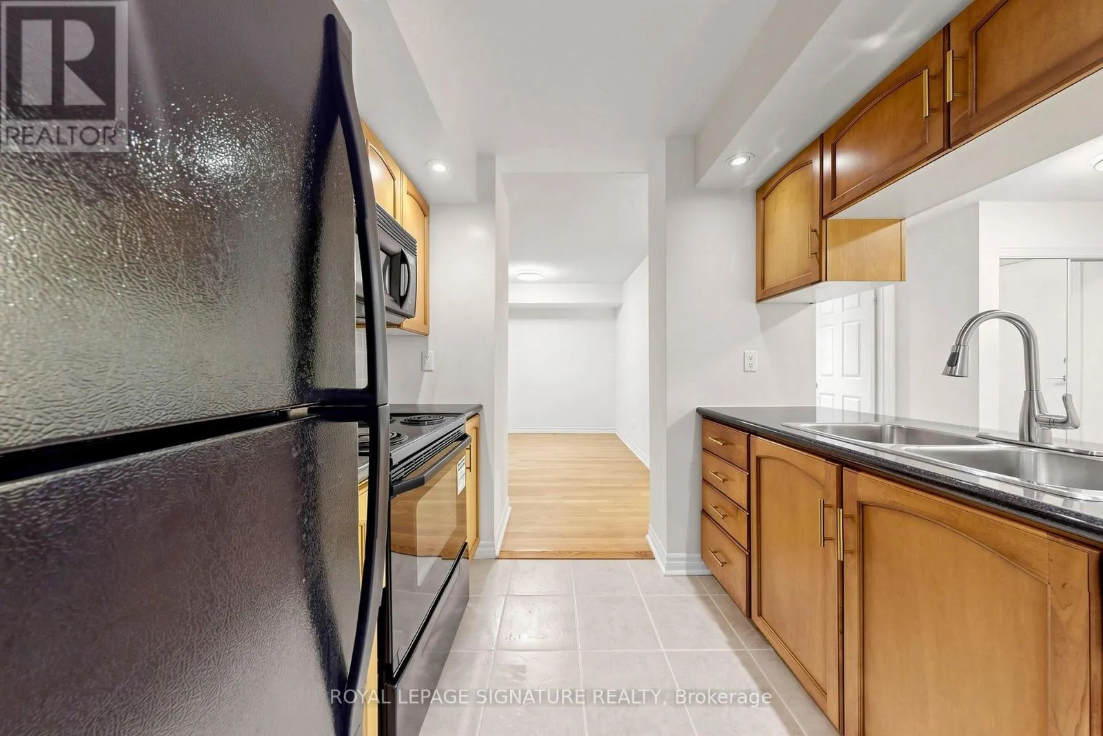 313 - 270 WELLINGTON STREET W