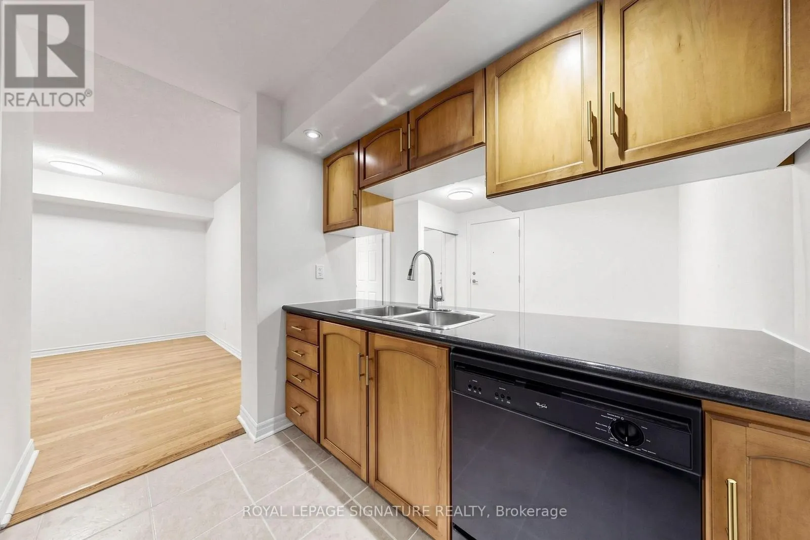 313 - 270 WELLINGTON STREET W