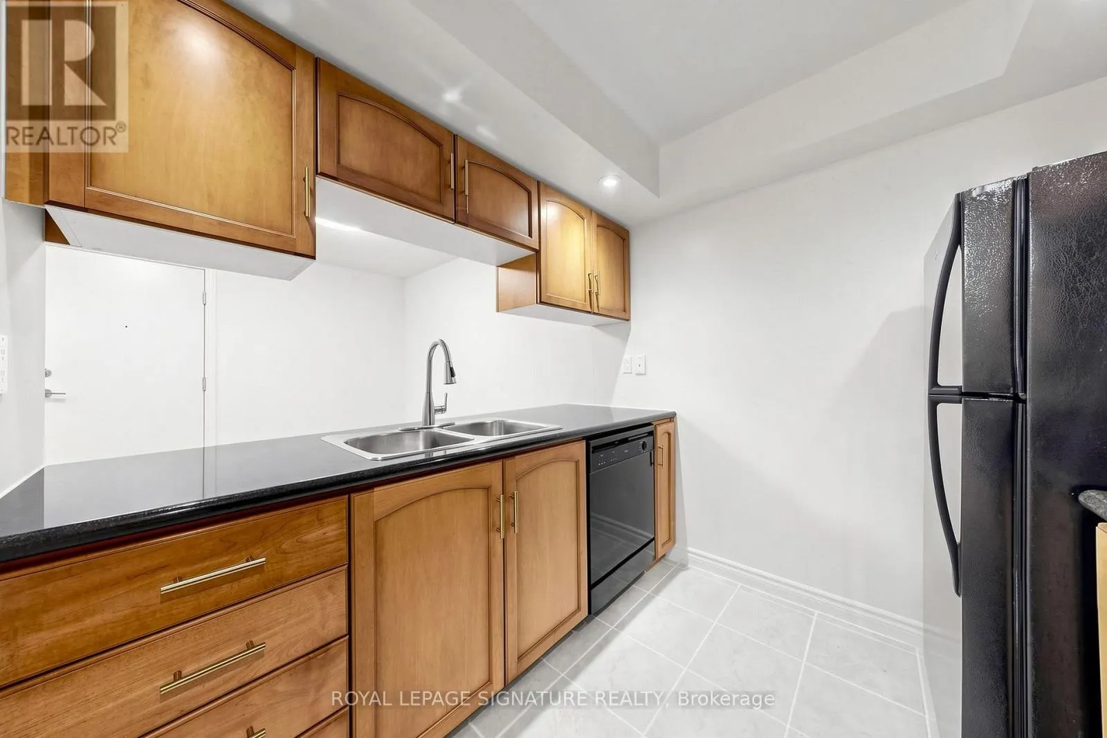313 - 270 WELLINGTON STREET W