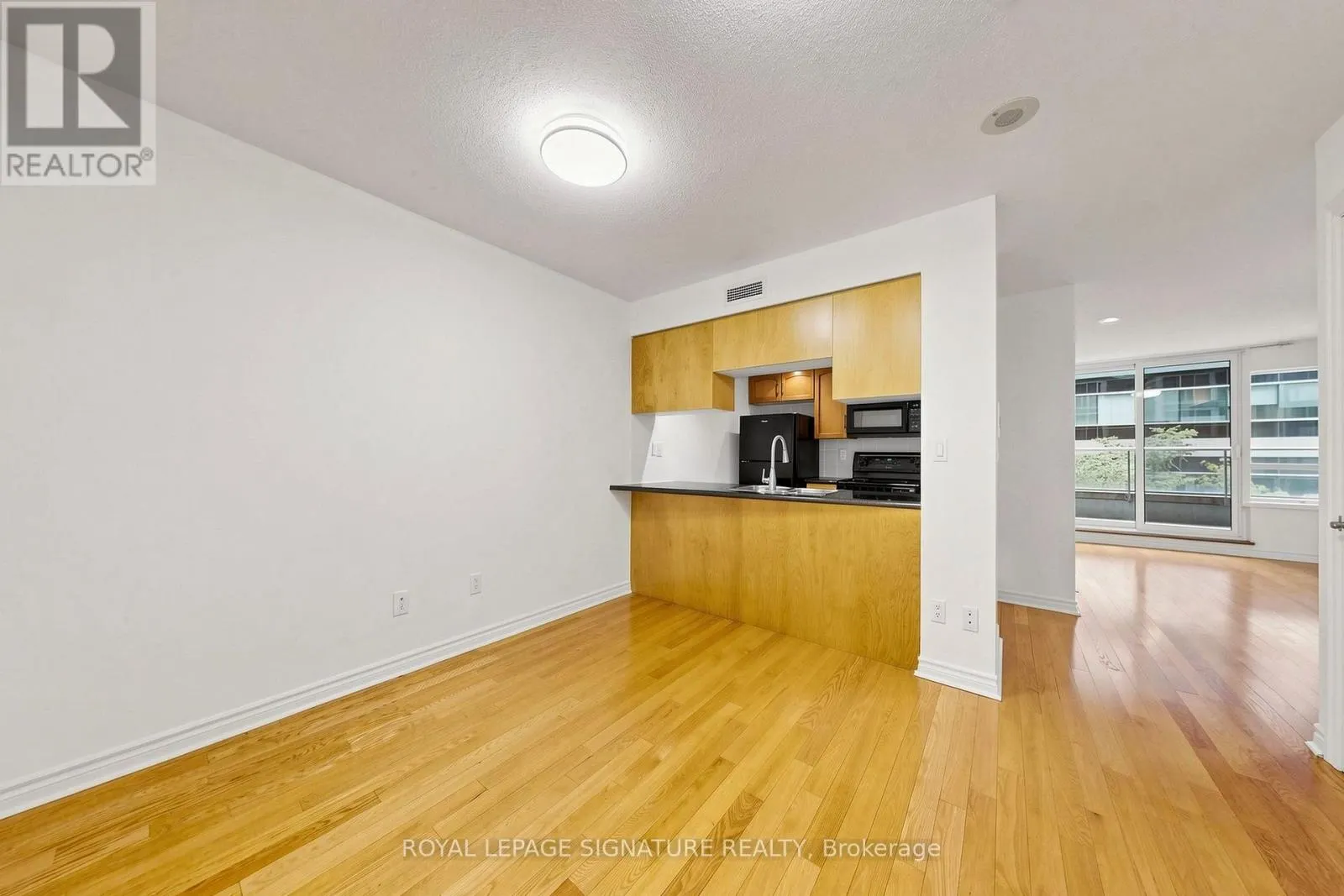 313 - 270 WELLINGTON STREET W