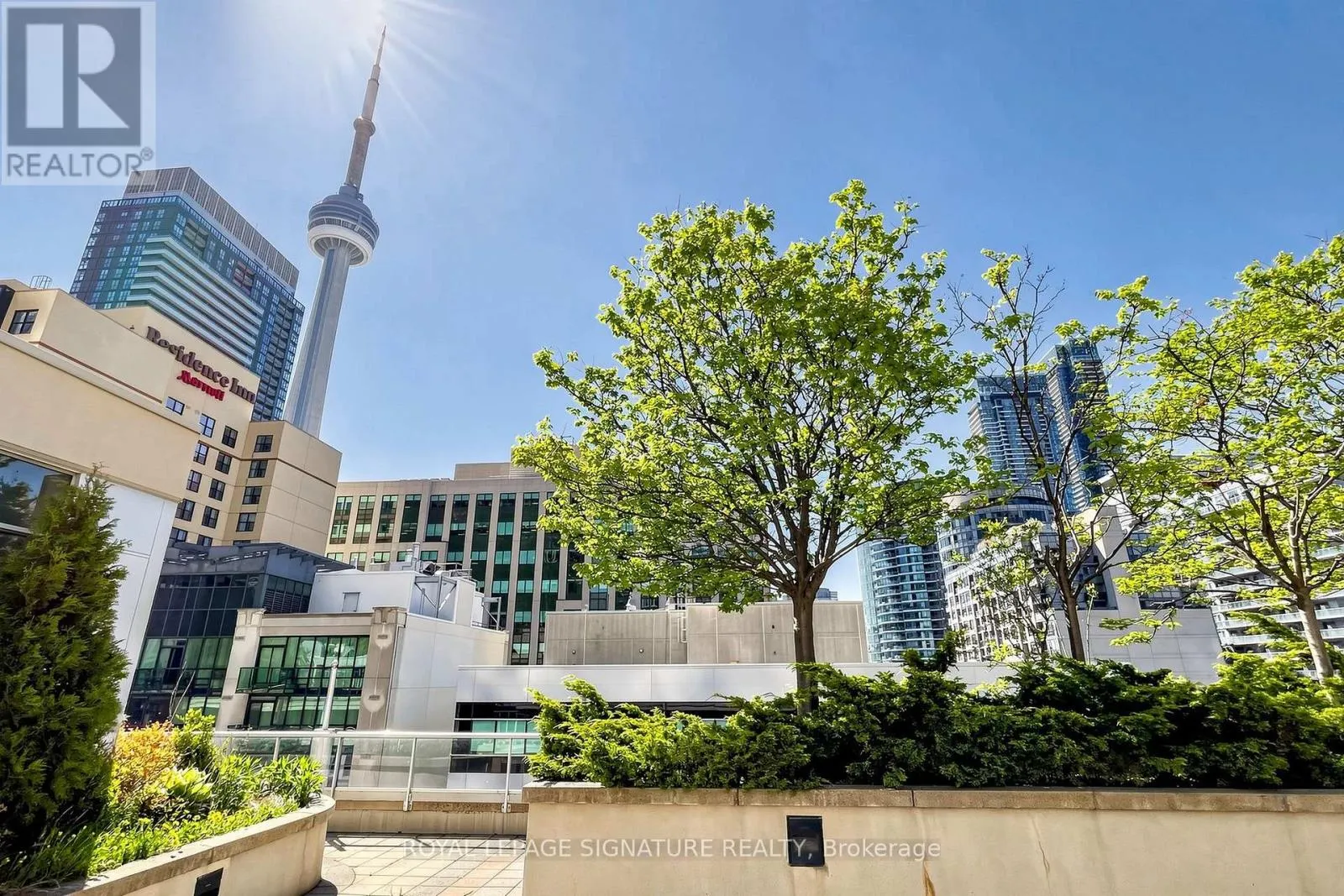 313 - 270 WELLINGTON STREET W