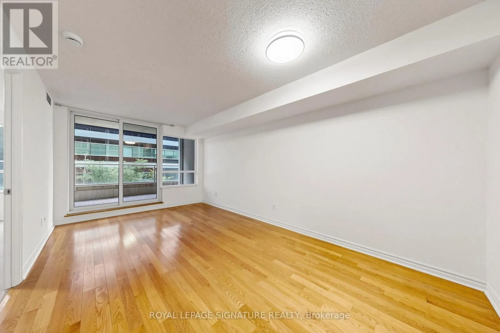 313 - 270 WELLINGTON STREET W