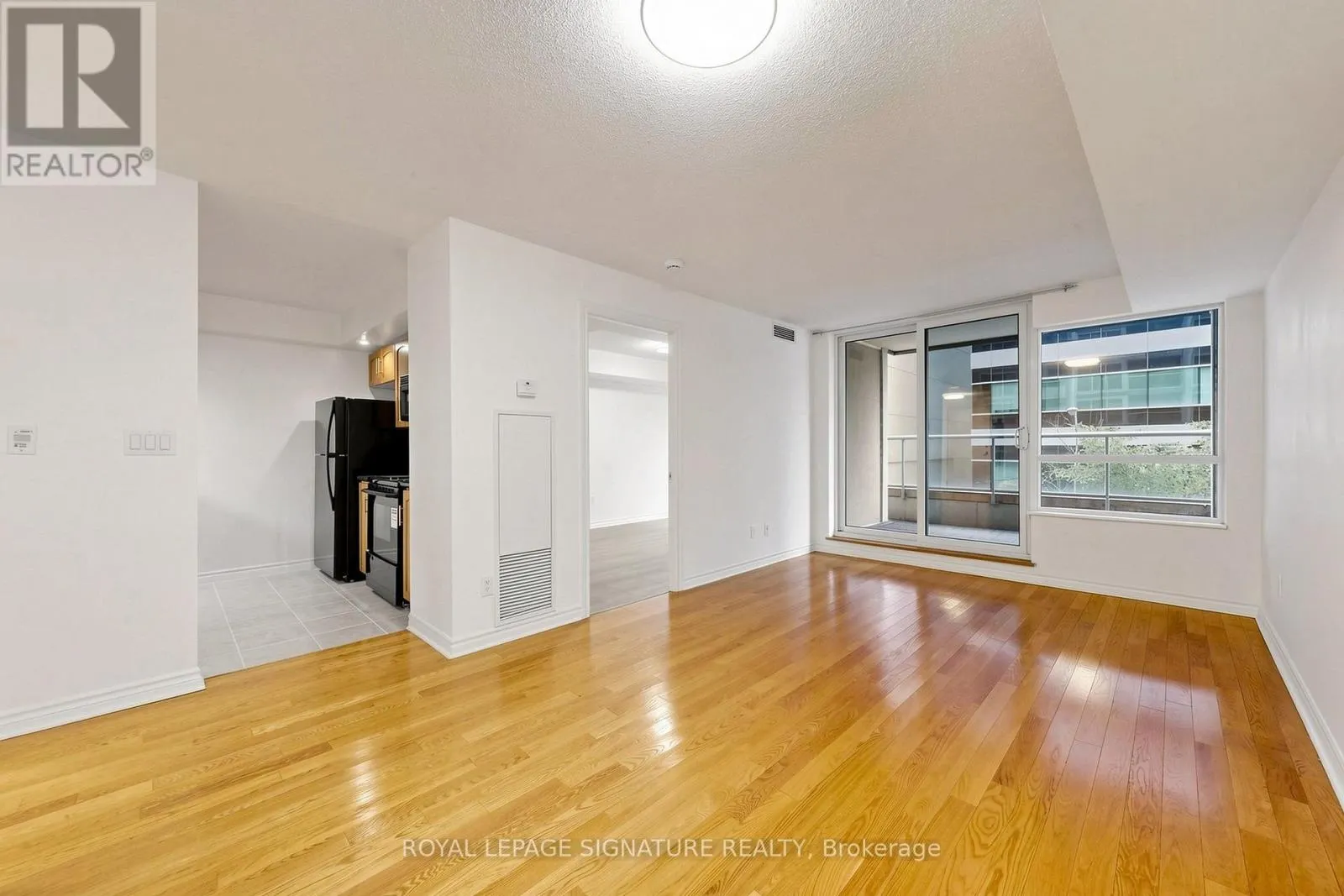 313 - 270 WELLINGTON STREET W
