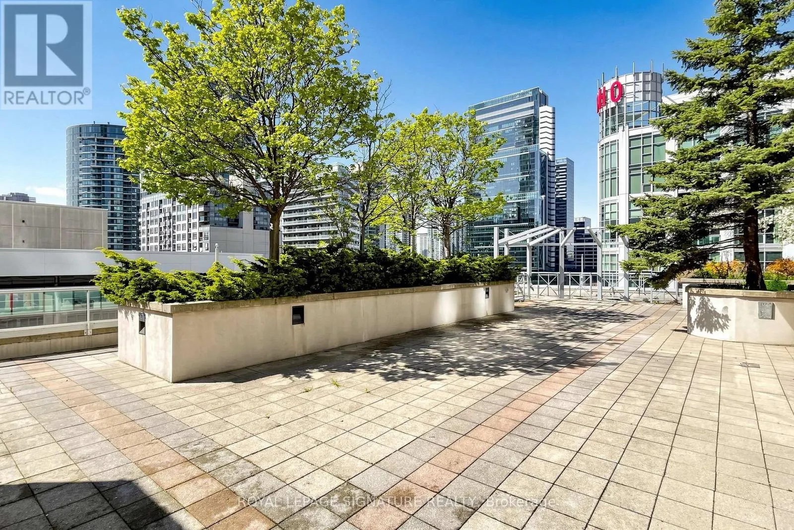 313 - 270 WELLINGTON STREET W