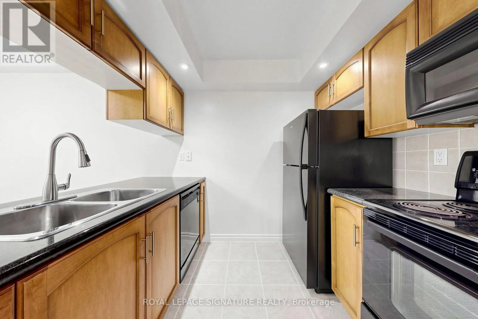 313 - 270 WELLINGTON STREET W