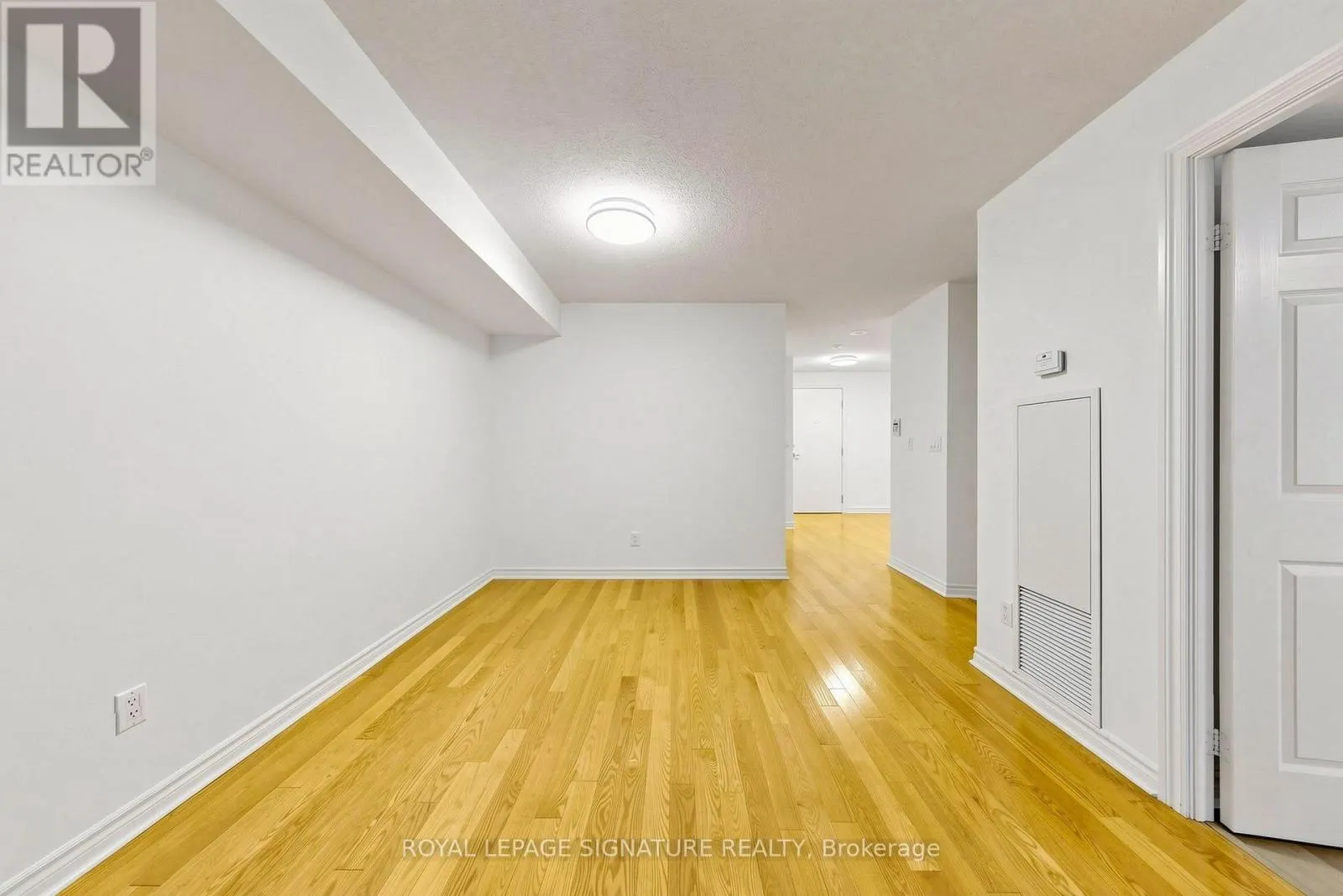 313 - 270 WELLINGTON STREET W