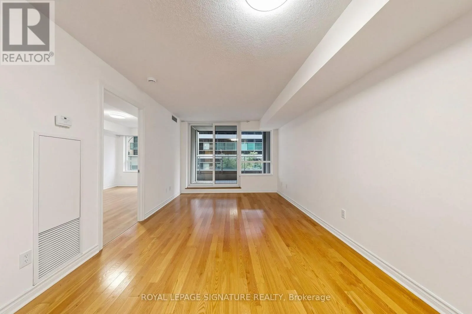 313 - 270 WELLINGTON STREET W