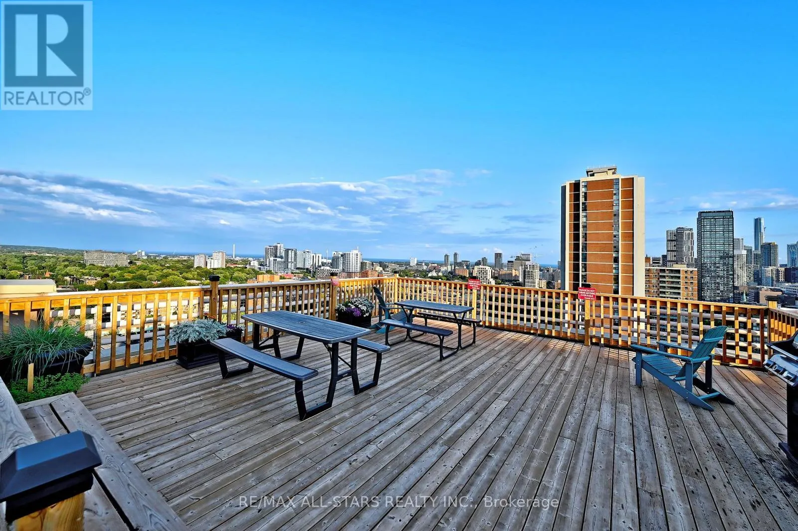 2112 - 15 MAITLAND PLACE